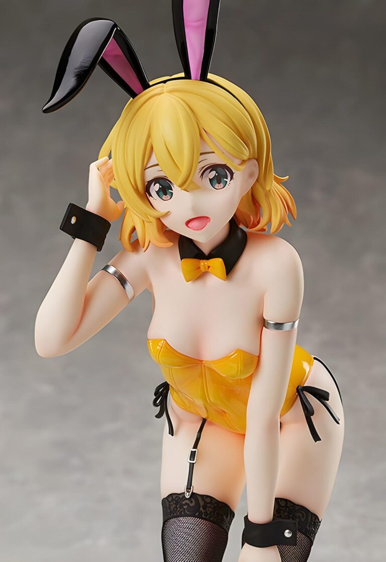 La diabolique Mami se déguise en lapin pour une figurine