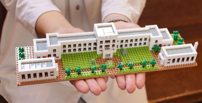 Ils ont recréé l&rsquo;école K-On !  comme un jouet à l&rsquo;échelle