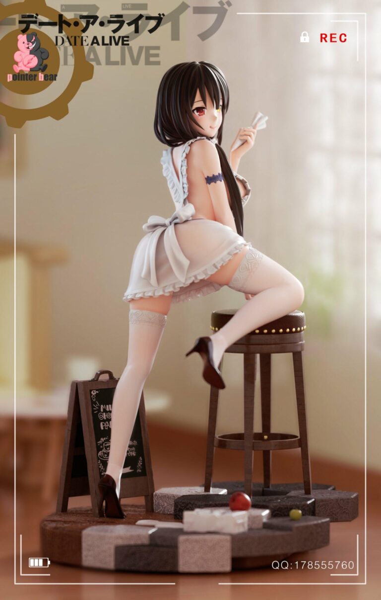 Kurumi Tokisaki porte un tablier nude pour une silhouette