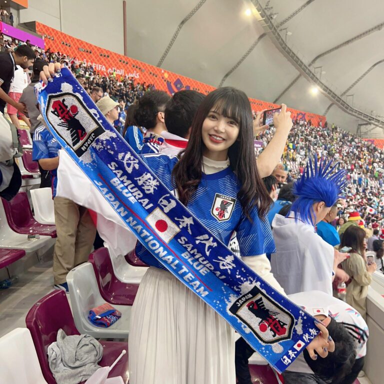 Un otaku mignon devient viral depuis les tribunes du Japon