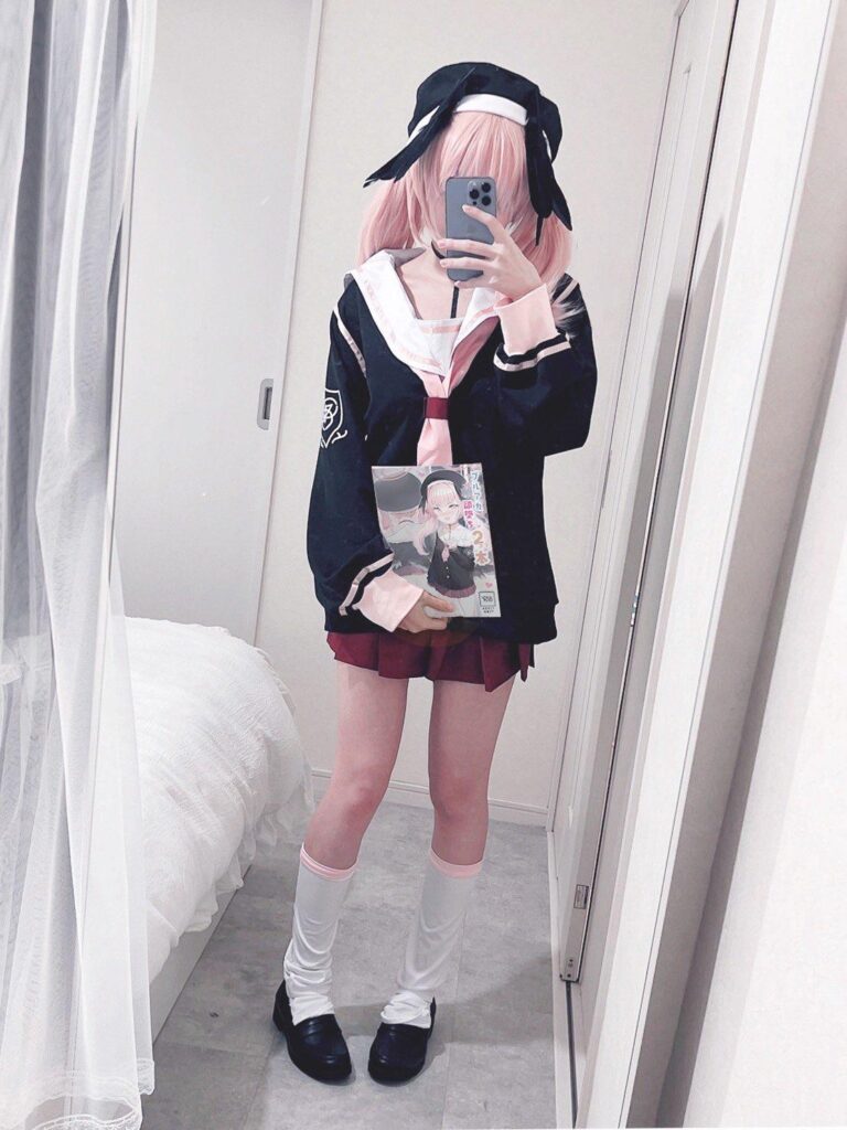 Une jolie artiste hentai a fait tomber ses fans amoureux
