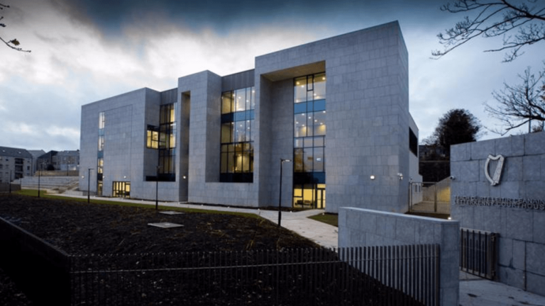 Un gars en Irlande a failli aller en prison pour avoir eu du hentai