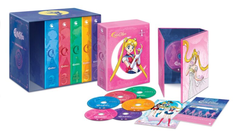 En France, Crunchyroll (anciennement Kazé) sortira une édition soigneusement sélectionnée de Sailor Moon en Blu-ray et DVD le 22 août