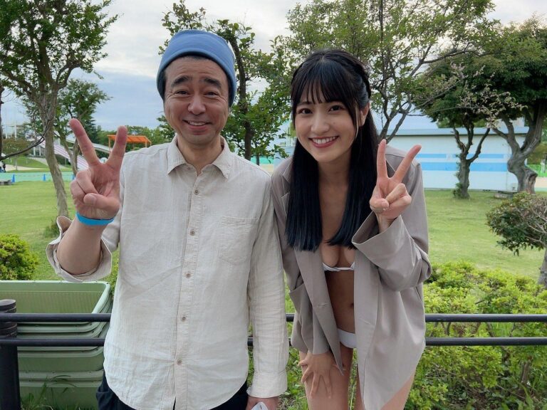 Japon Parti Communiste Women Ruin Bikini Photo Shoot