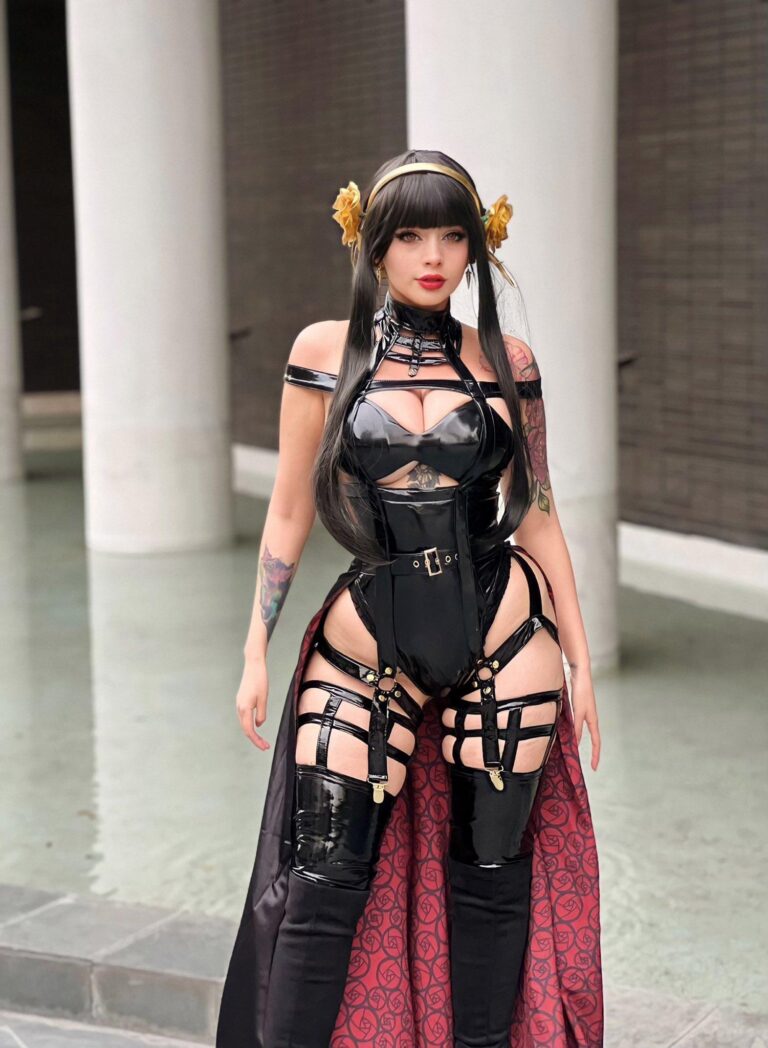 Les cosplayeurs tombent amoureux déguisés en Yor Forger