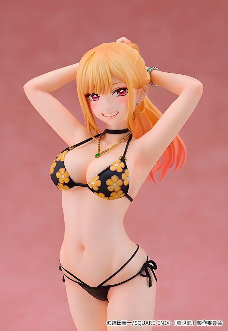 Marin est de retour avec une silhouette sensuelle