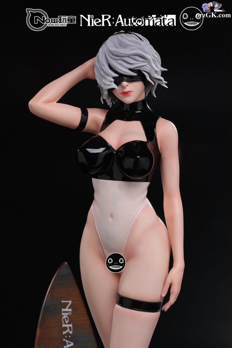 2B revient avec un maillot de bain sexy en silhouette