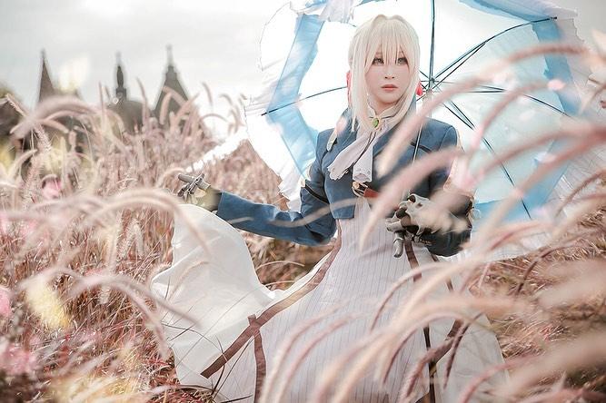 Vous allez sûrement adorer ce cosplayeur de Violet Evergarden