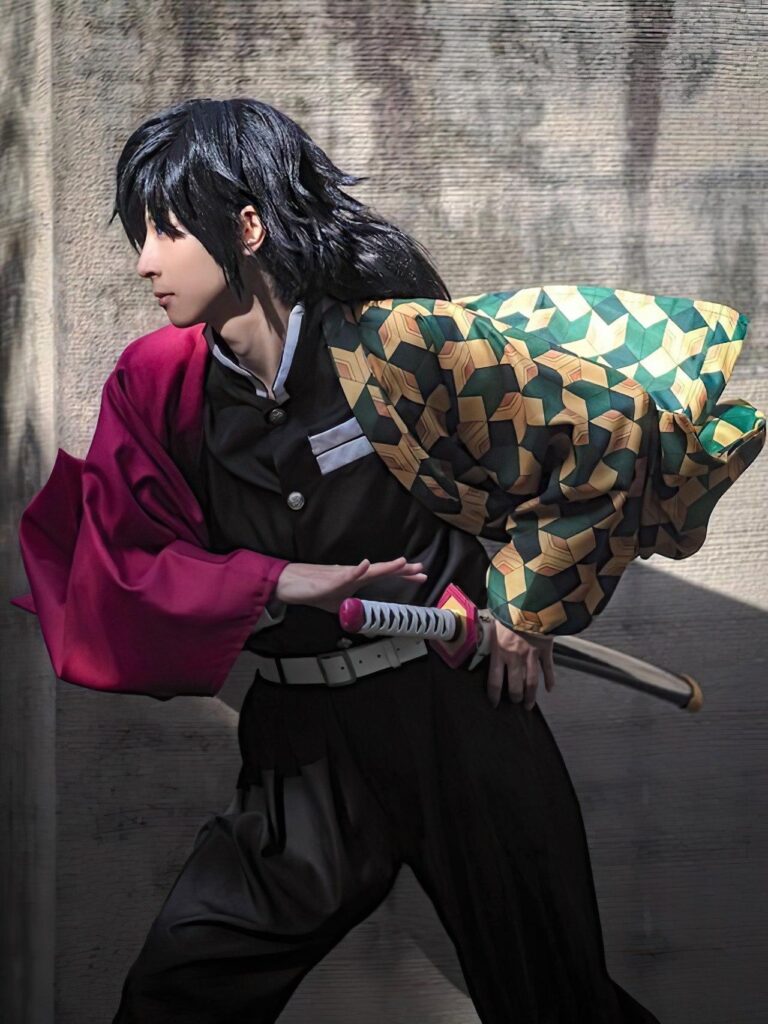 Le cosplayer de Kimetsu no Yaiba devient un héros local –