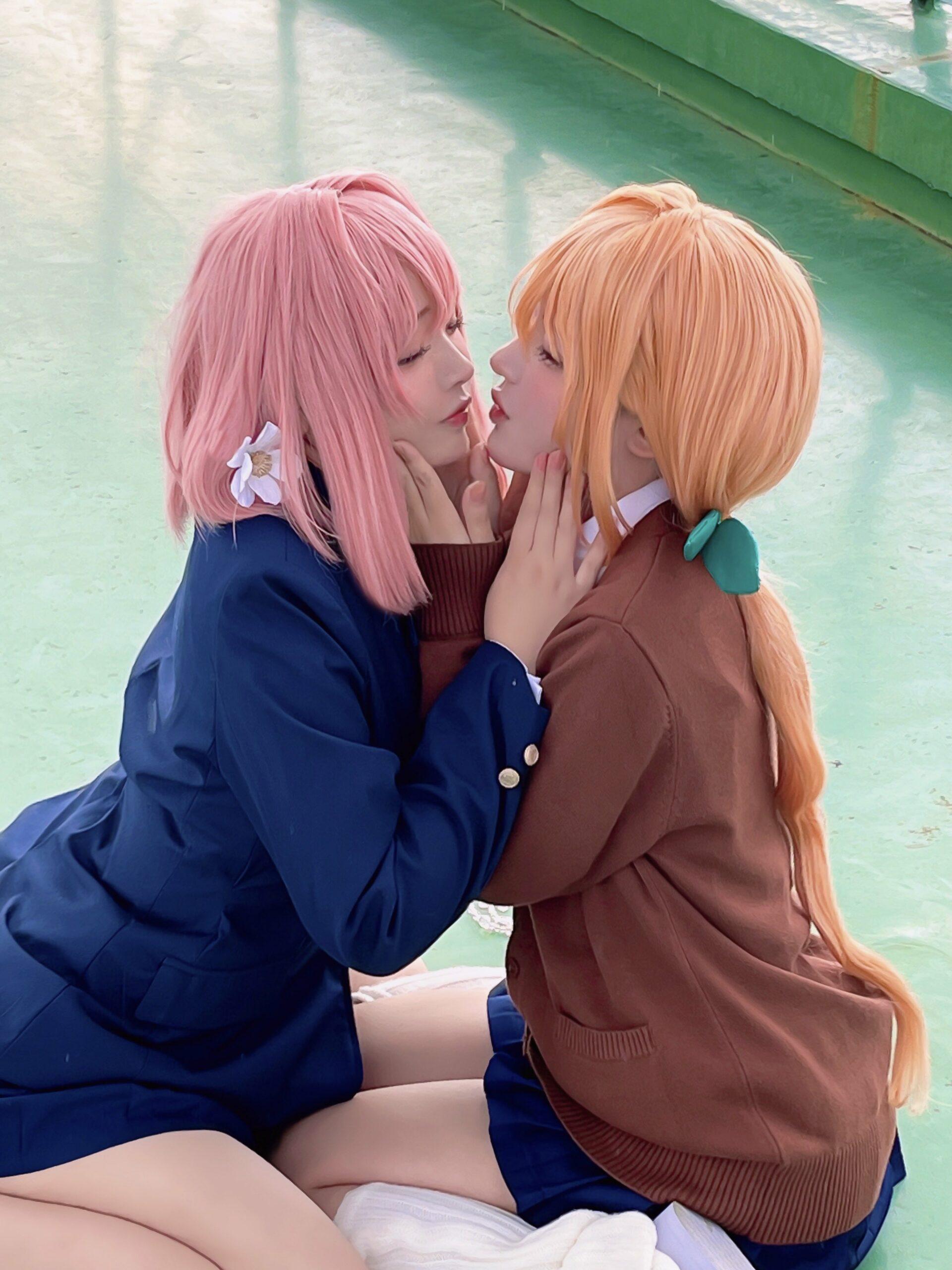 Les 100 copines qui vous aiment vraiment, vraiment, vraiment, vraiment, vraiment
