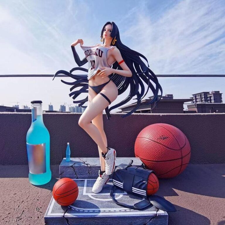 Boa Hancock montre une tenue sensuelle sur une silhouette