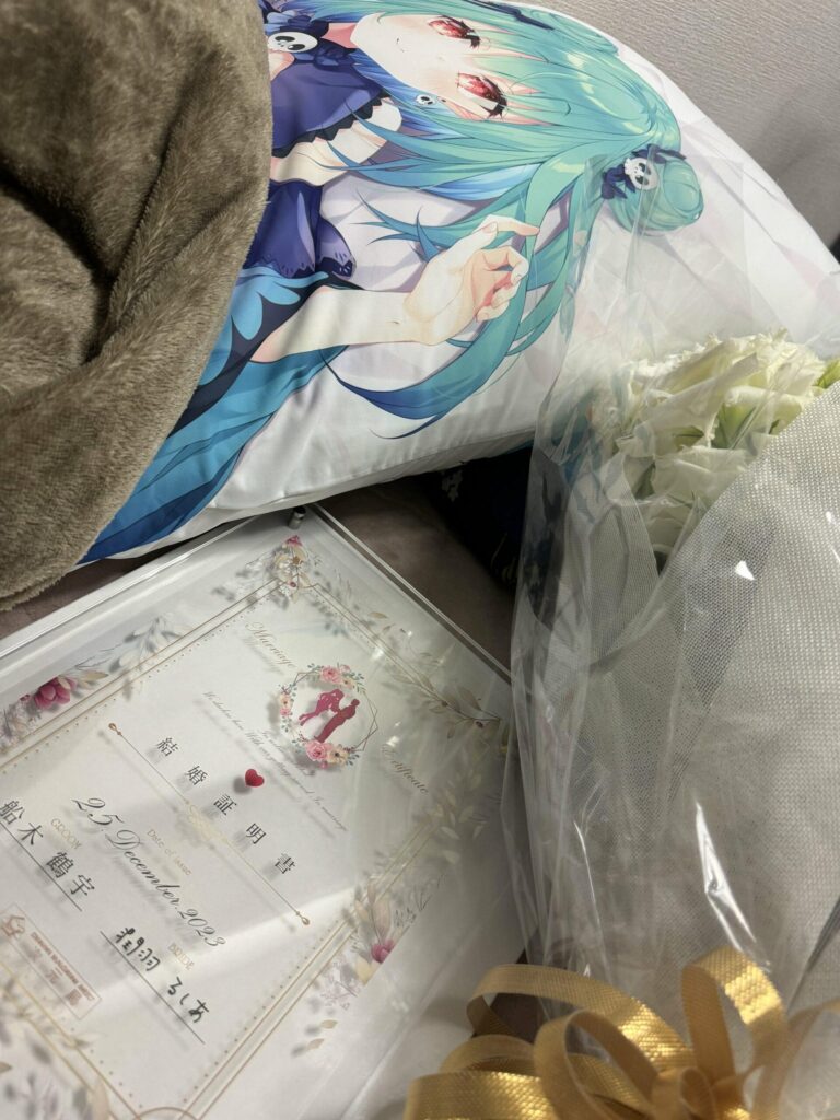 Otaku réalise son rêve et « épouse » le célèbre VTuber