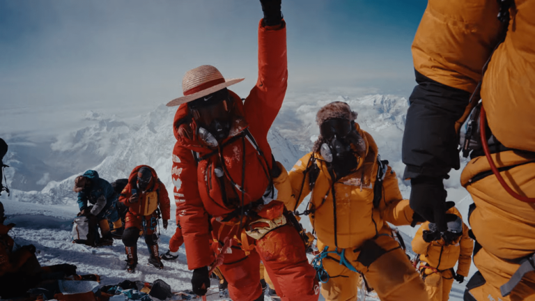 Un fan de One Piece conquiert le mont Everest –