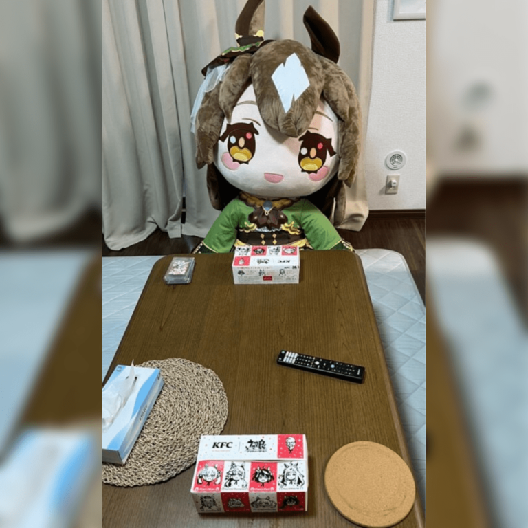 Otaku transforme un animal en peluche en son waifu –