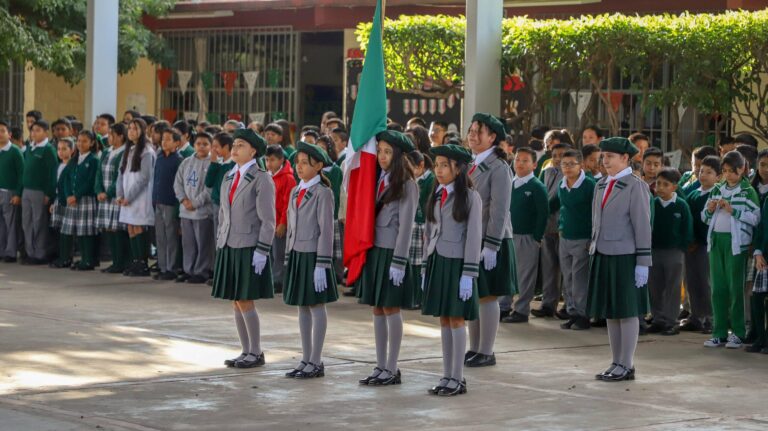 Au Mexique, ils copient les uniformes de My Hero Academia