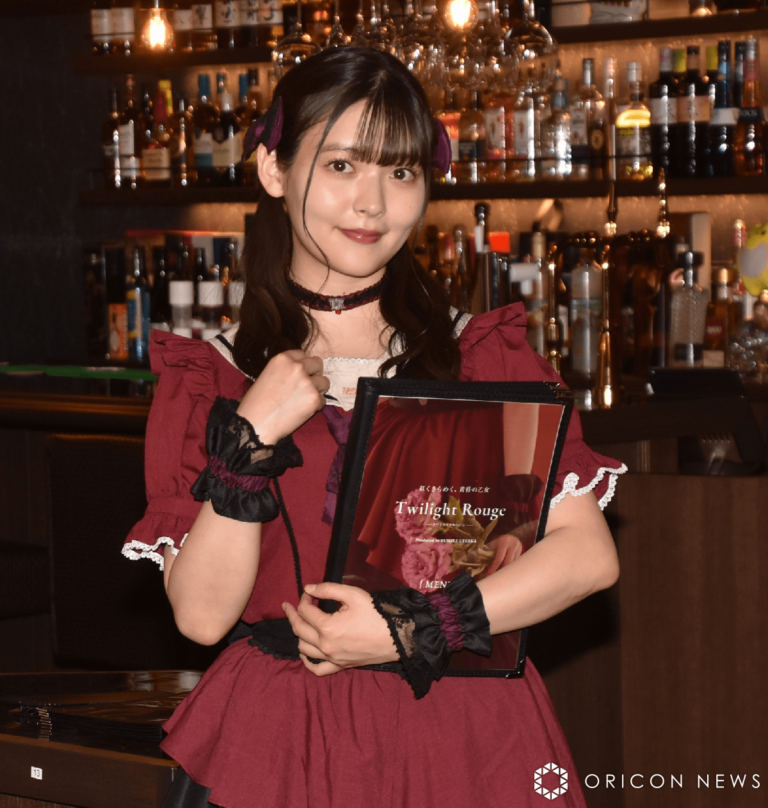Sumire Uesaka, la voix d'Alya et Nagatoro, ouvrira un maid café
