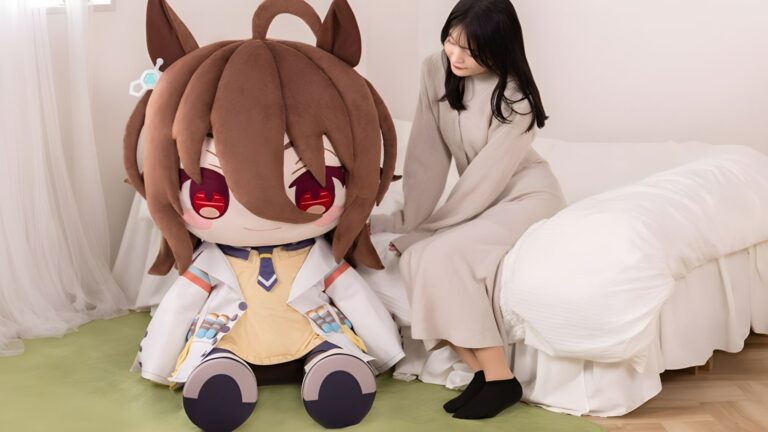 La peluche virale Agnes Tachyon qui coûte plus cher qu'un PC Gamer
