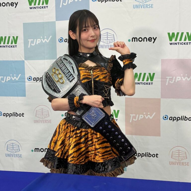 Seiyuu Sumire Uesaka fait ses débuts en lutte et remporte un championnat