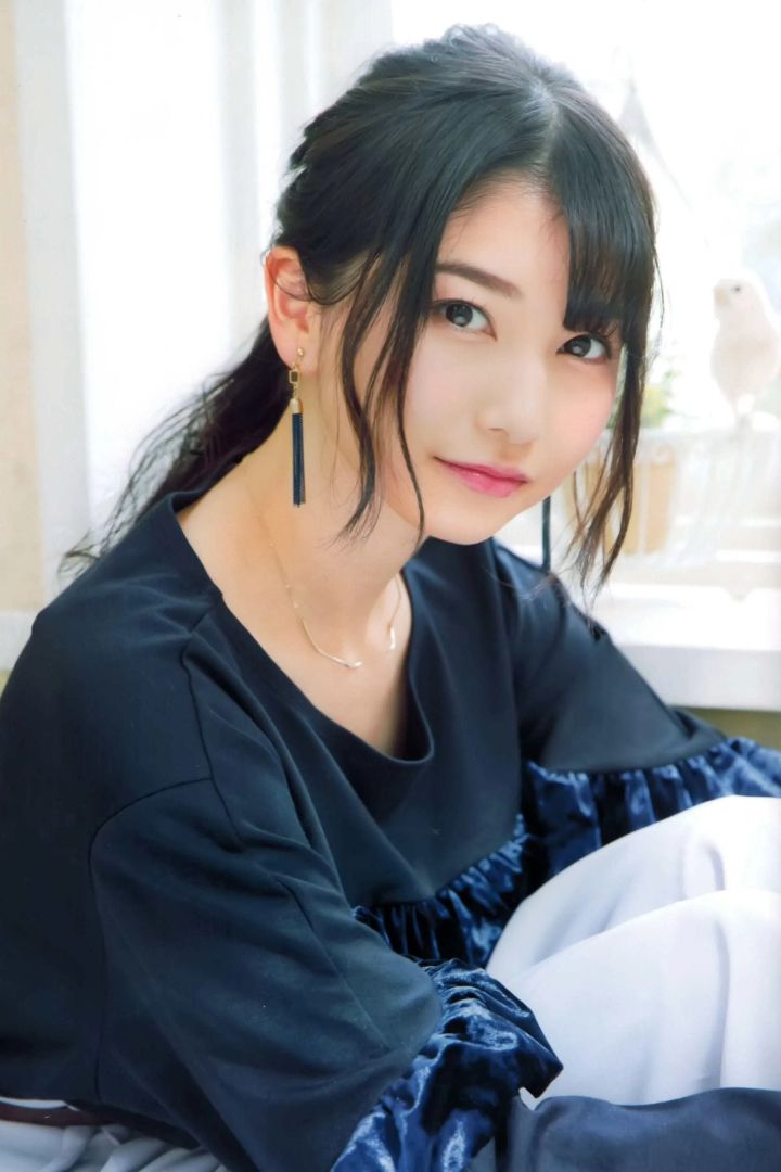 Sora Amamiya, voix d'Aqua, fait une demande inhabituelle pour ses concerts