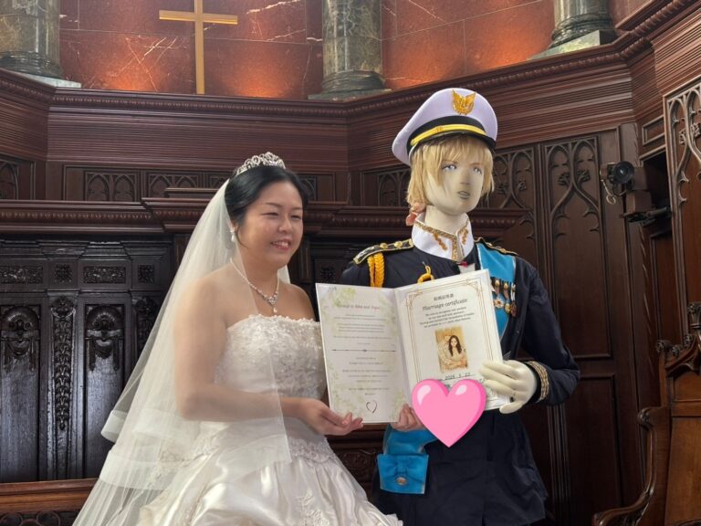 Une femme épouse une poupée Final Fantasy