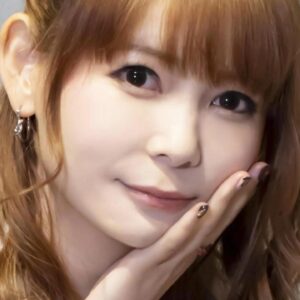Shoko Nakagawa supplie un haut aux accompagnateurs des aéroports et des hôtels